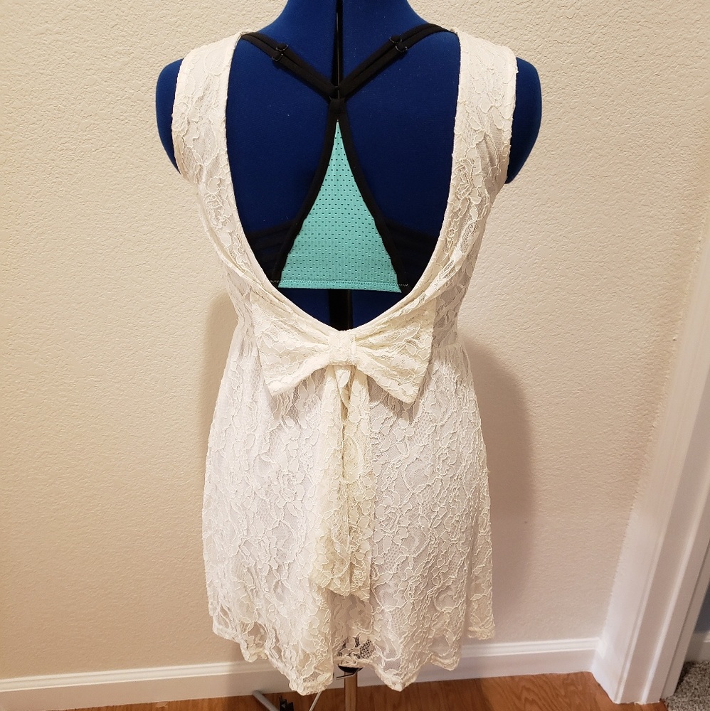 Lace Dress - Picture 2 of 4